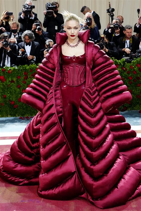 bella hadid gigi hadid versace|met gala 2022 Gigi Hadid.